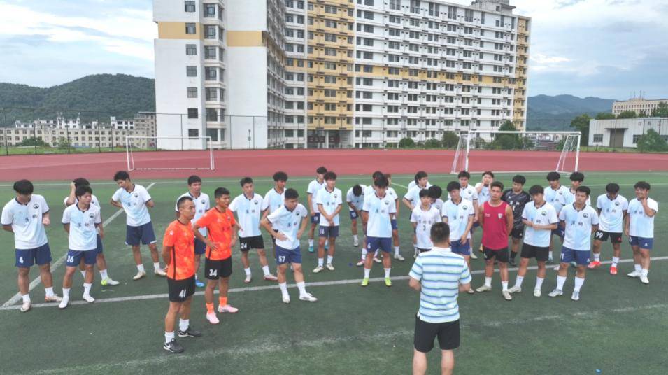 关于抵达赛场,球员们磨刀霍霍,备战十分认真的信息 关于抵达赛场,球员们磨刀霍霍,备战十分认真的信息