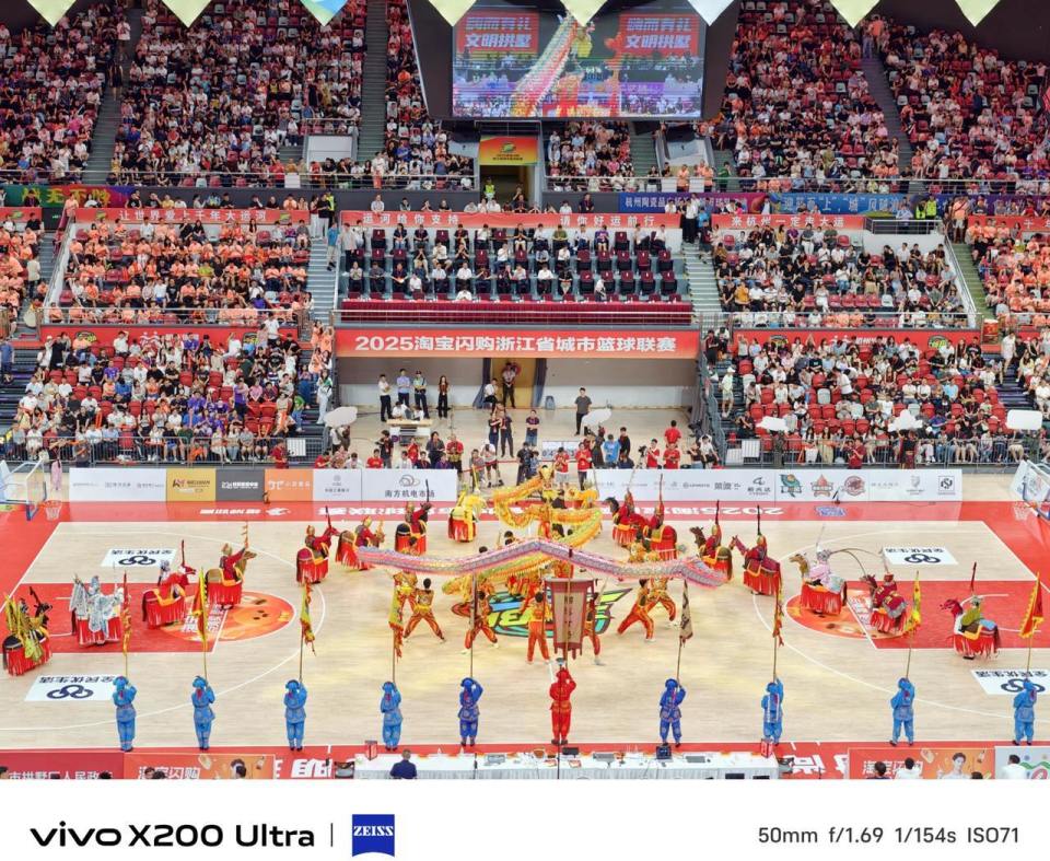 三亿体育体育官网入口-篮球赛场上的精彩瞬间，激发球迷无限激情的简单介绍