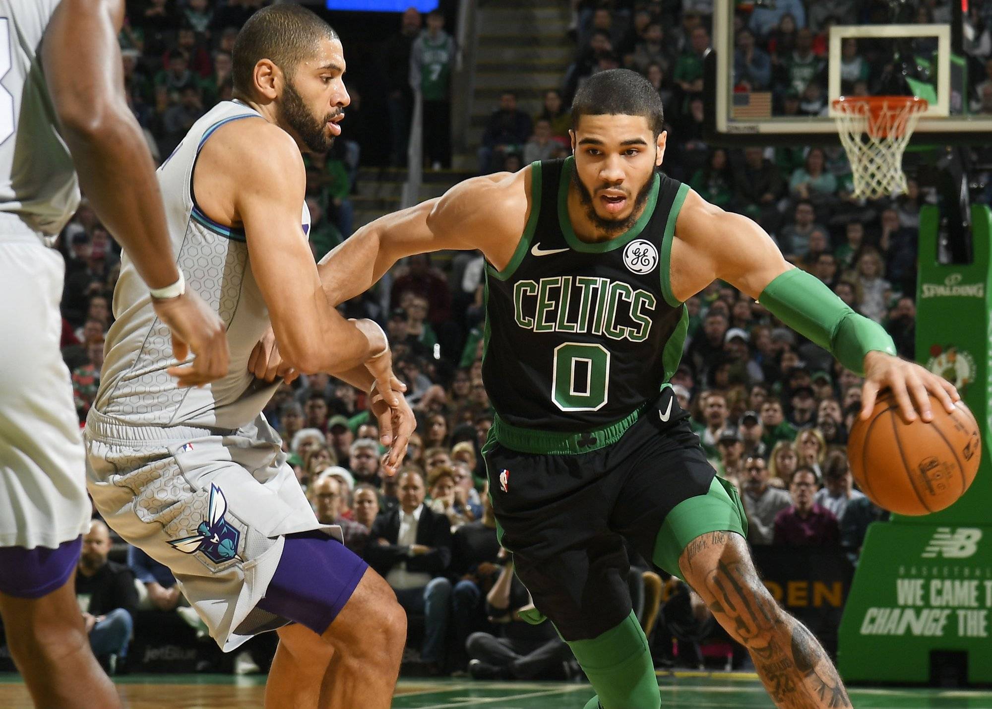 三亿体育体育娱乐-步行者凭沃伦三分绝杀凯尔特人，欧拉迪波状态回勇的简单介绍