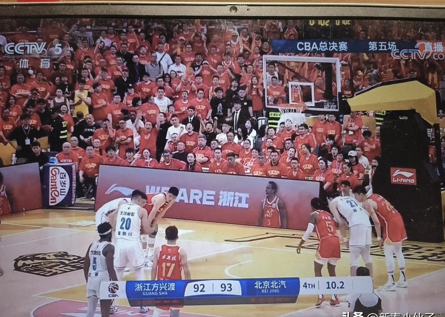 职业联赛重要战役引起球迷热烈讨论的简单介绍 职业联赛重要战役引起球迷热烈讨论的简单介绍