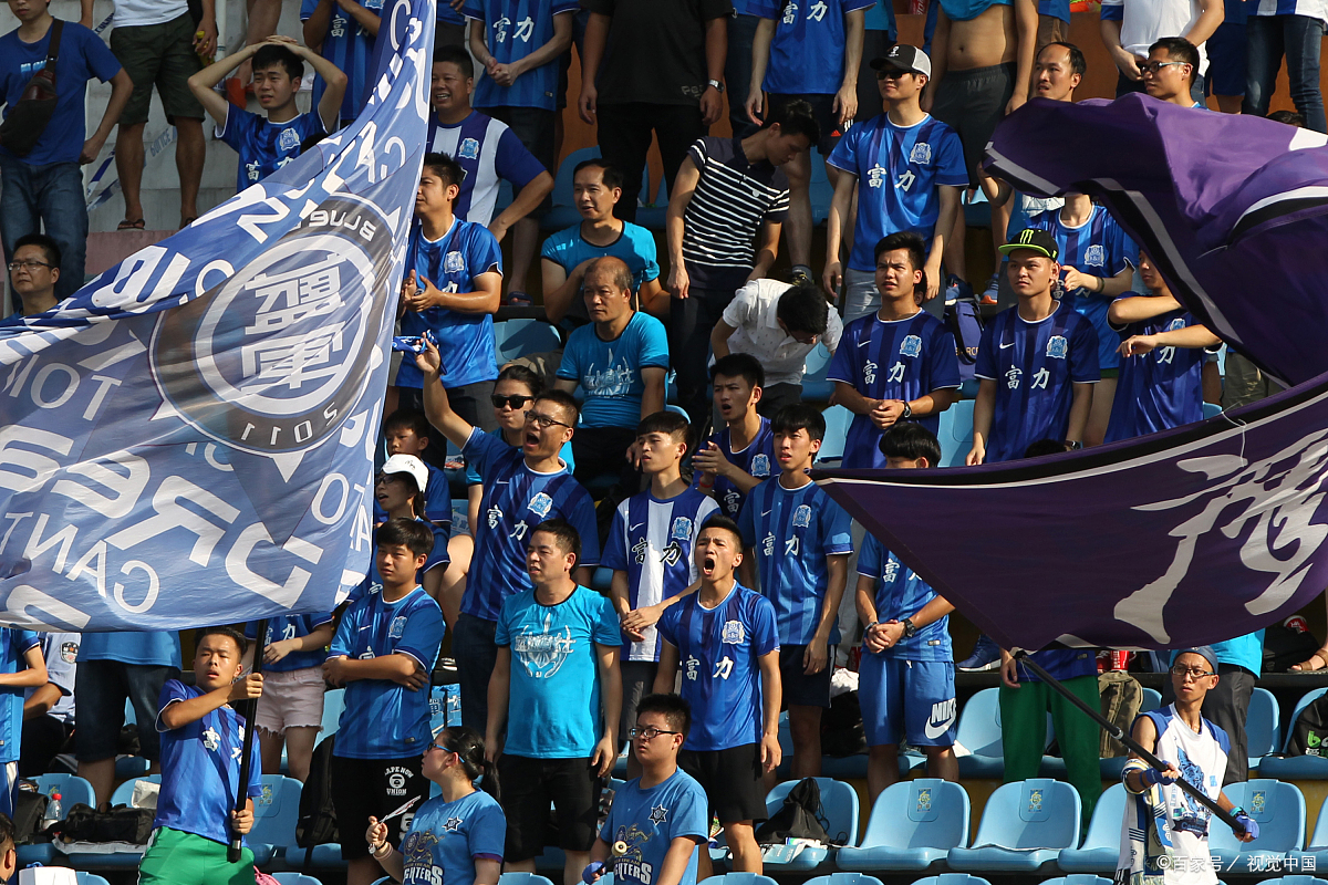 包含切尔西队员技术娴熟，展现团队精神的词条