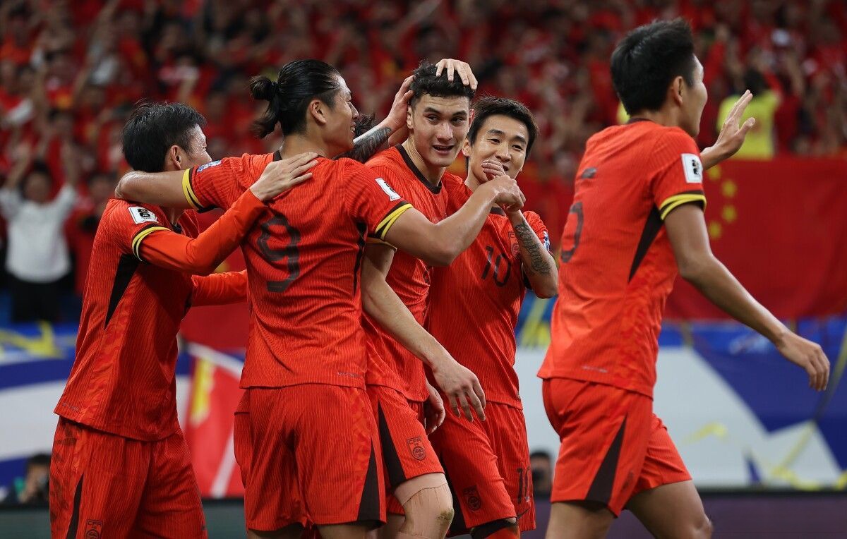 印尼男子排球队实现逆转获胜