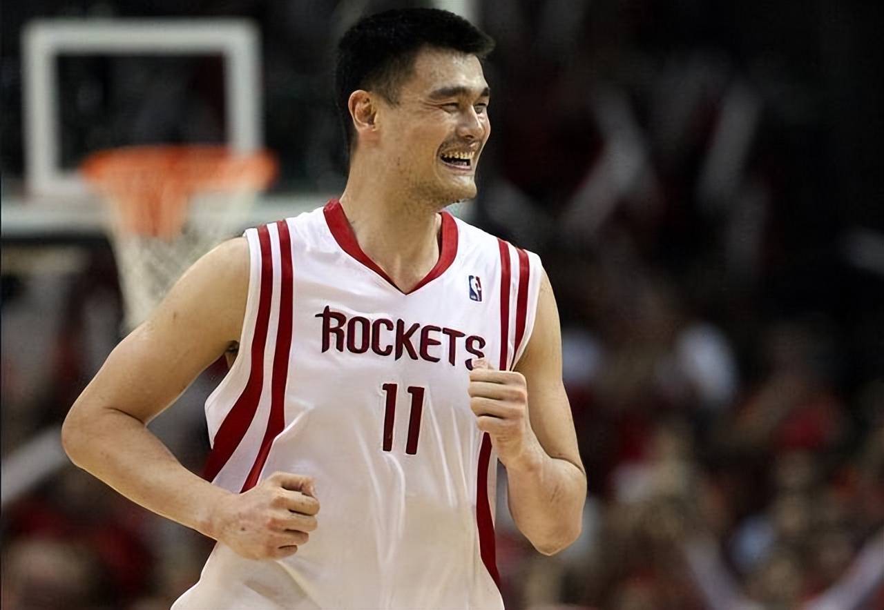 包含姚明携手NBA巨星带领中国篮球青训项目，助力新人成长的词条