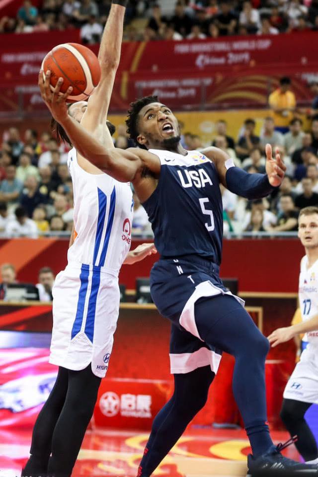 北京首钢队揭幕战告捷，德隆再现神奇表现的简单介绍