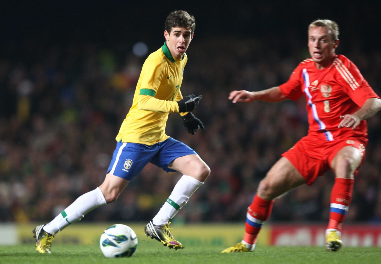 三亿体育体育亚洲官网-南美洲足球大赛精彩继续，巴西队领跑