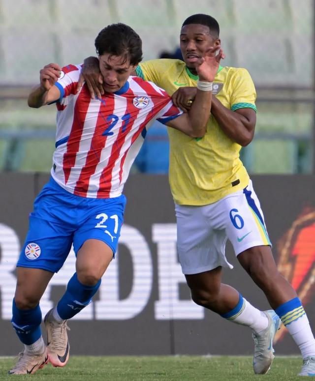 南美洲足球大赛精彩继续,巴西队领跑 南美洲足球大赛精彩继续,巴西队领跑