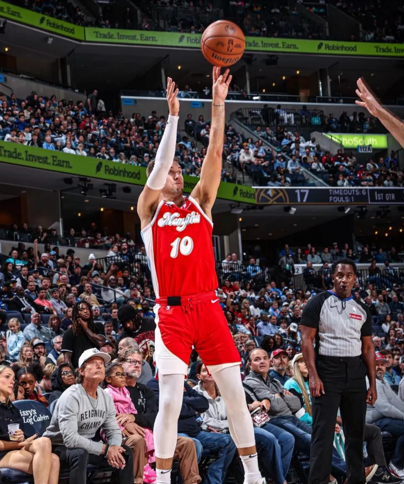 马刺队豪取胜利,稳固西部排名的简单介绍 马刺队豪取胜利,稳固西部排名的简单介绍