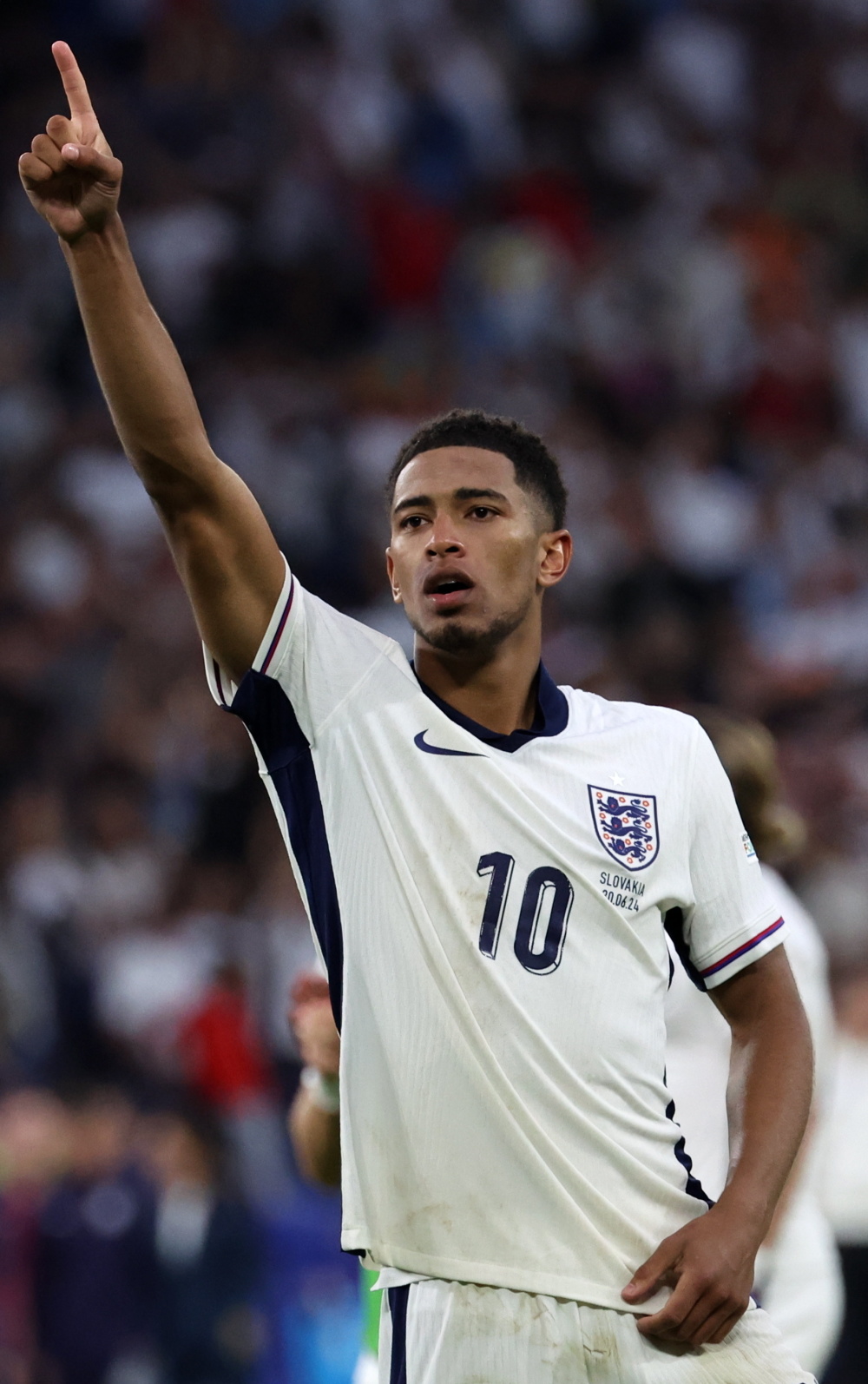 英格兰球员在比赛中获得冠军 英格兰球员在比赛中获得冠军