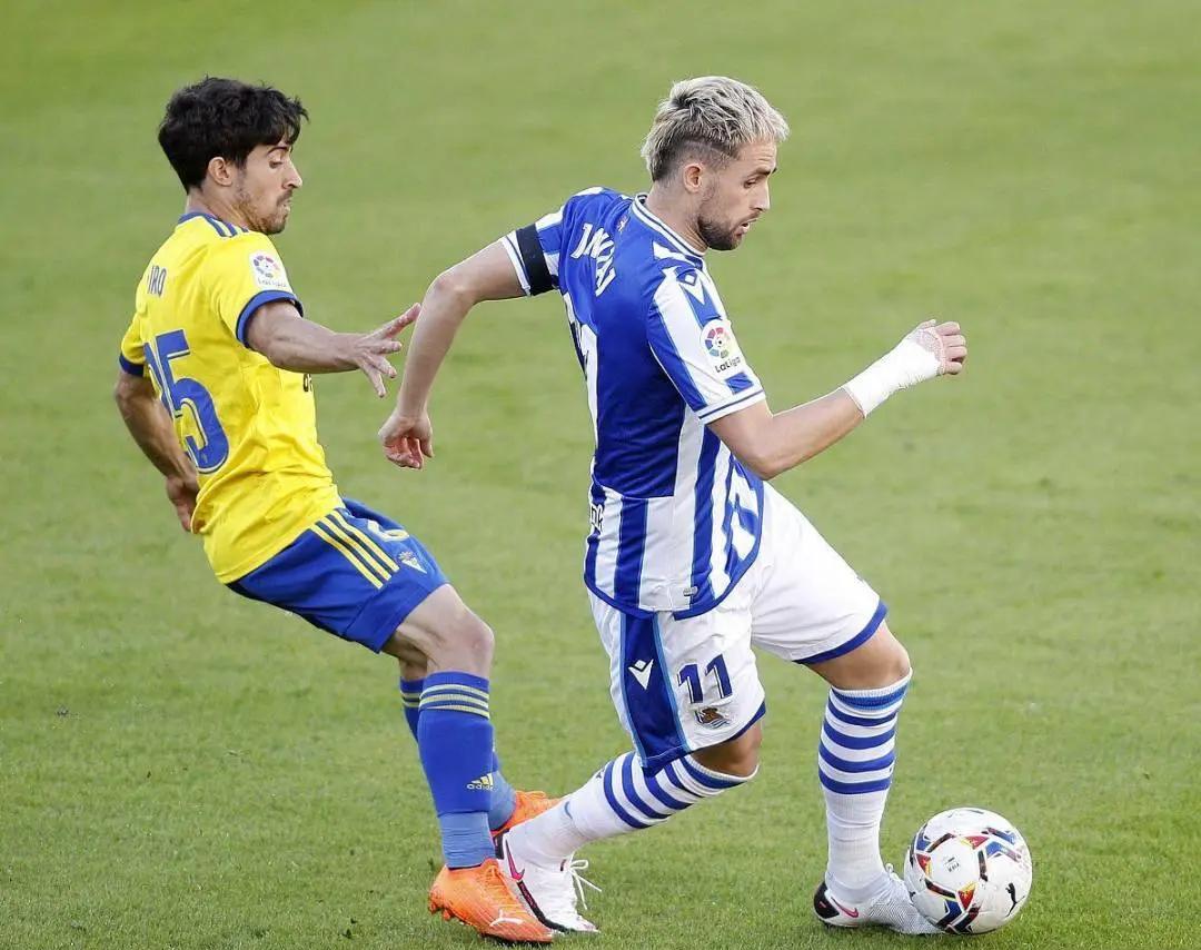 三亿体育体育培训-大比分胜利，瓦伦西亚全力争胜