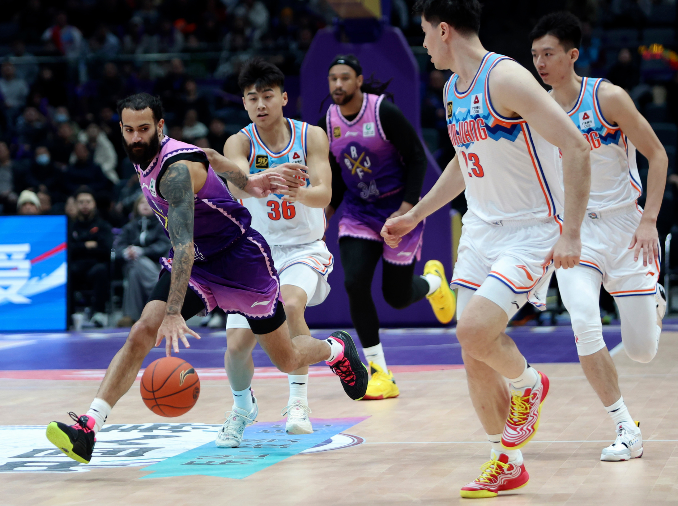 三亿体育体育地址-球队经历极端气候，训练备战困难重重