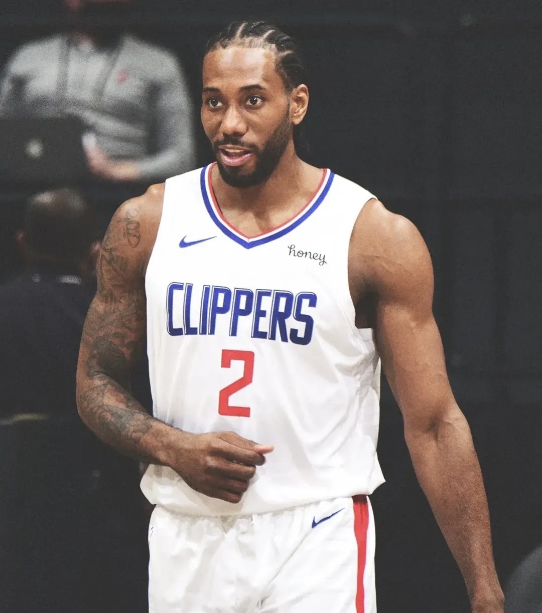 伦纳德强势发威,快船横扫湖人晋级下一轮 伦纳德强势发威,快船横扫湖人晋级下一轮